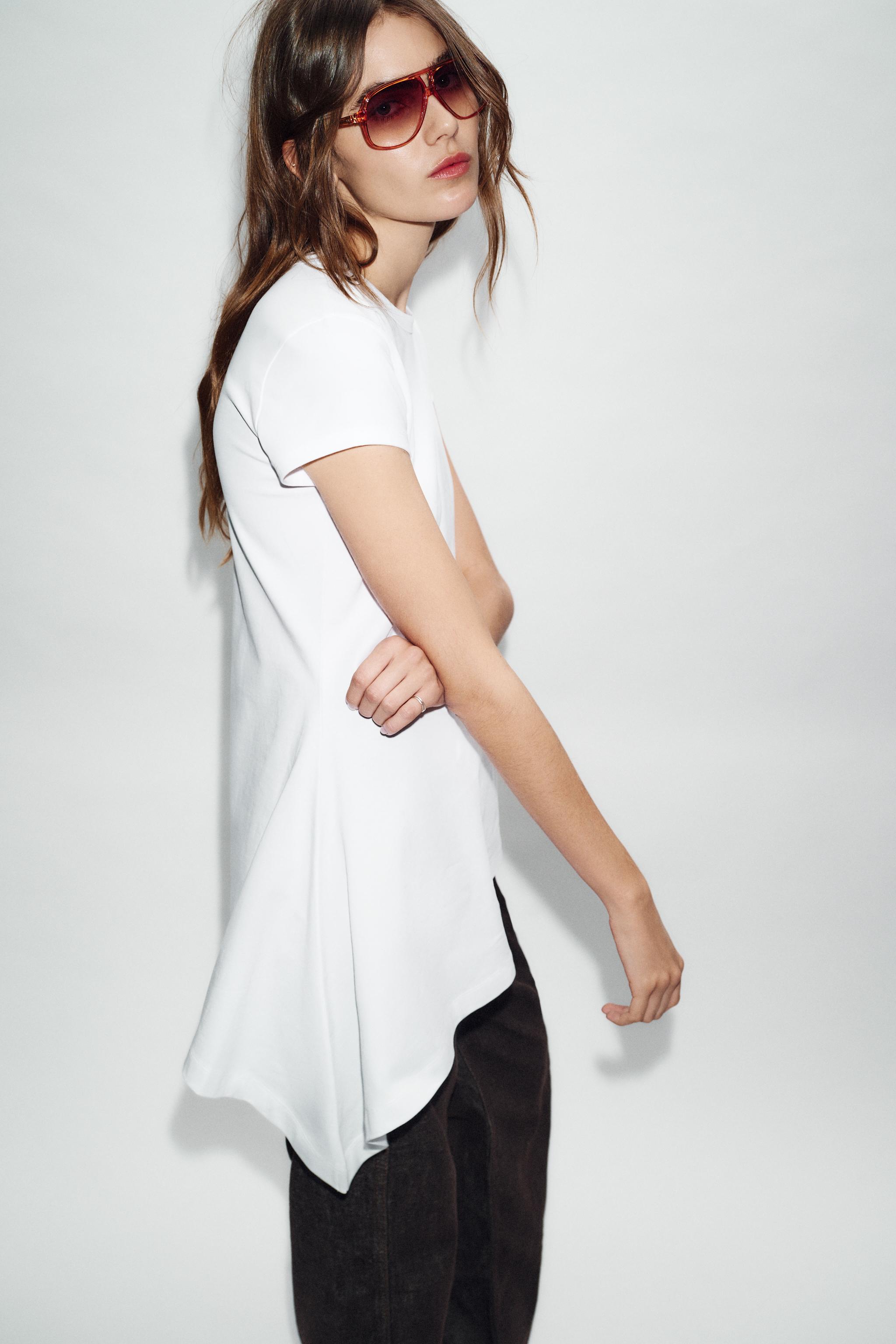 T-SHIRT ASYMÉTRIQUE À MANCHES COURTES